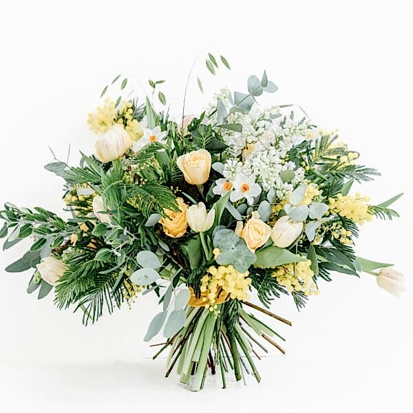 Beautiful yellow, ivory and white fresh flower bouquet - flowers of bath